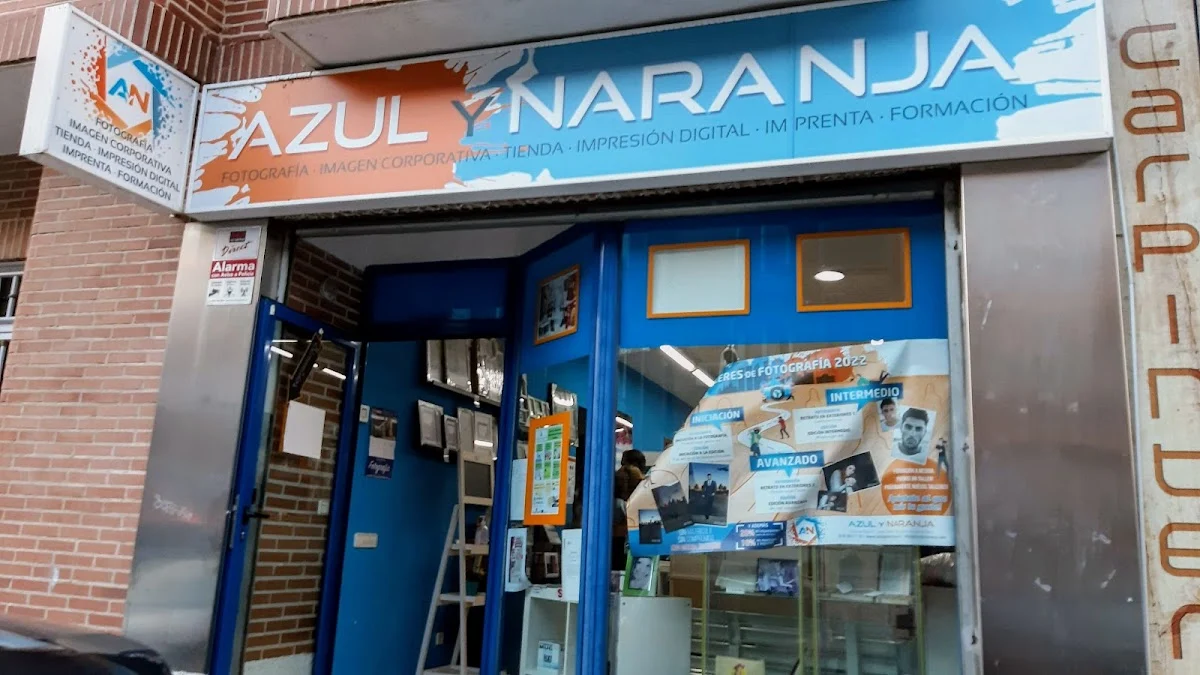 Azul y Naranja