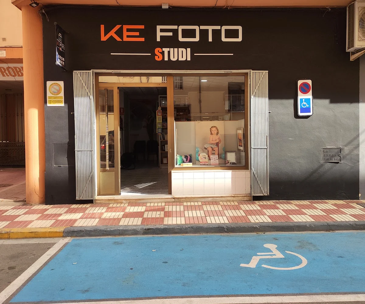 KE FOTO STUDI