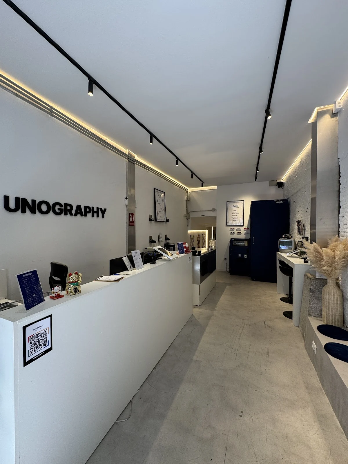 UNOGRAPHY (SELF-PORTRAIT STUDIO) - 7